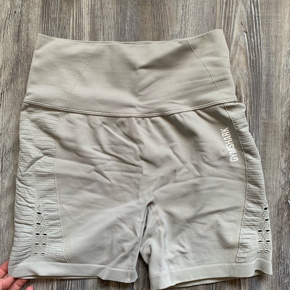 Gymshark biker shorts - Picture 2 of 2